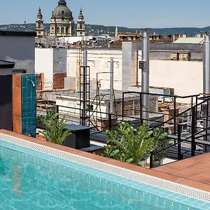 Bed and Breakfast Swu Magazine, Βουδαπέστη